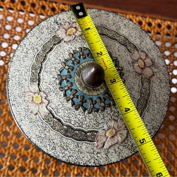 Vintage Beret Ware tin canister with lid gold blue flower design - Picture 11 of 11